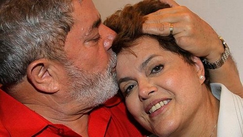 * Juiz Sérgio Moro retira sigilo da Lava Jato e divulga grampo de Lula e Dilma.
