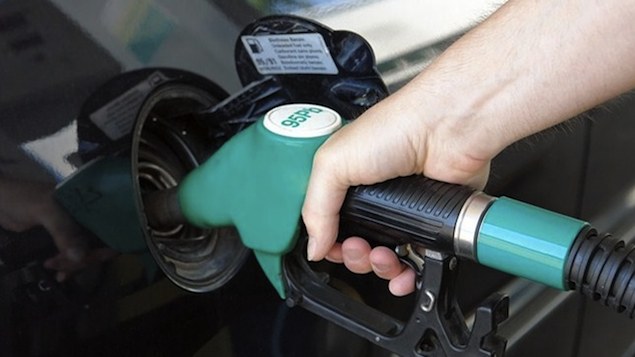 * Petrobras reduz preço da gasolina e do diesel pela 1ª vez desde 2009.