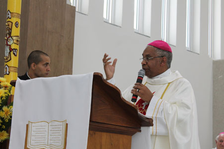 Resultado de imagem para Dom Antônio Carlos Cruz Santos