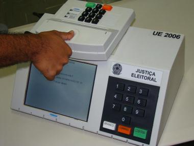* Menos mal: TSE garante votação eletrônica nas eleições de 2016.