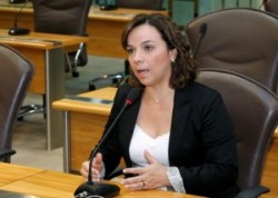 Larissa-Rosado-na-AL-300x214