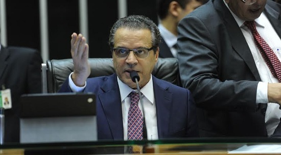 * Henrique Alves é o novo ministro do Turismo.