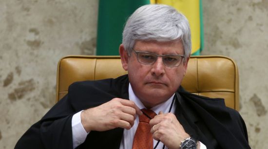 * Procurador-geral pede ao Supremo autorização para investigar Dilma, Lula e Cardozo.