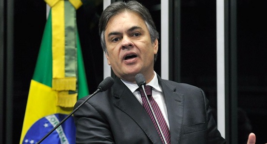 * Cássio pede cassação de Dilma e Temer pelo TSE por uso dos Correios em campanha.