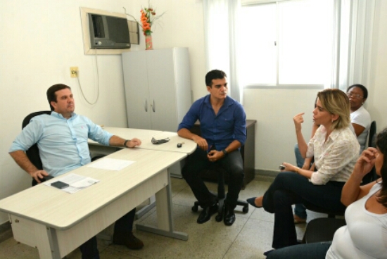 * Deputado Galeno se reúne com prefeito de Pau dos Ferros e diretores da maternidade local.