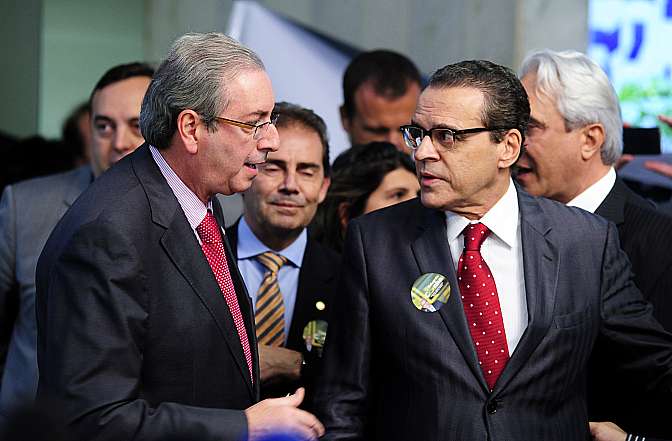 * “Não cabe a mim nomear ou demitir ministro”, diz Cunha sobre Henrique.
