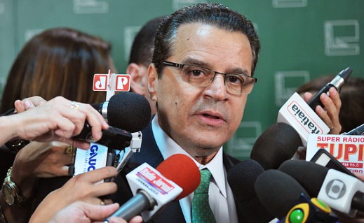 * ‘Temos conhecimento do Brasil’, diz Alves, novo ministro do Turismo.