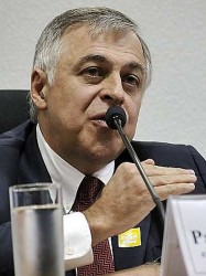 * CPI da Petrobras ouve Paulo Roberto Costa nesta terça.