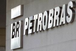 * Ações da Petrobras fecham abaixo de R$ 5 pela primeira vez em 13 anos.