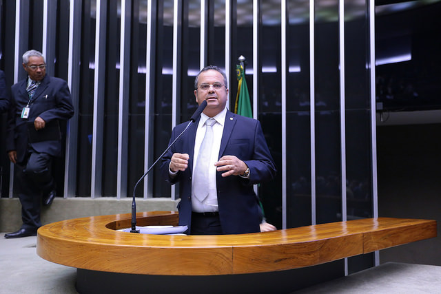 Rogério discursa no plenário
