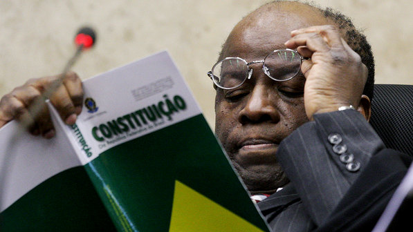 * Ex-presidente do STF, Joaquim Barbosa é condenado a indenizar jornalista.