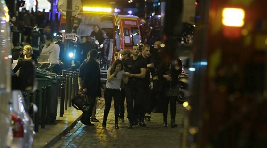 * Tragédia: Ataques coordenados aterrorizam Paris e deixam ao menos 153 mortos.