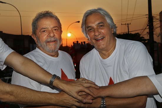 * Lula nega acusações feitas por Delcídio do Amaral.