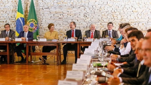 * Dilma tem 24 ministros e ex-ministros investigados pela Lava-Jato.