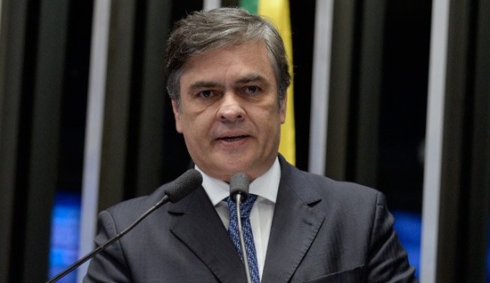 * Senador Cássio Cunha Lima é ameaçado de morte.