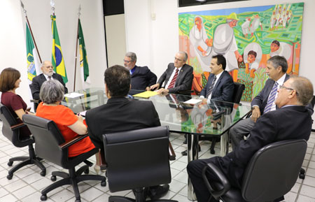 Ministro Renato Lacerda faz reunião com Ministros.