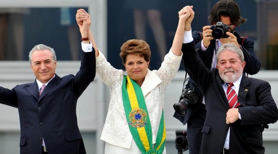 * Dilma pede para sair nos braços do povo.