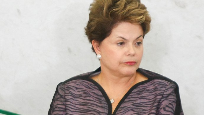 * Dilma decide não depor na comissão do impeachment.
