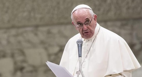 * Papa Francisco diz que Igreja deve pedir desculpas aos homossexuais.