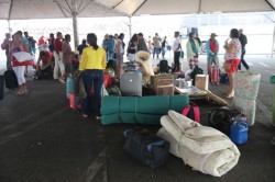 Brasília - Integrantes da CUT e da frente Brasil Popular montam acampamento no estacionamento do ginásio Nilson Nelson, para acompanhar o julgamento final do processo do impeachment no Senado (José Cruz/Agência Brasil)