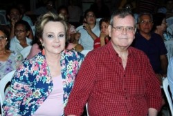 Yogo ao lado da esposa, Gracinha