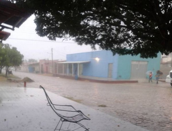 * Município de Paraú é banhado com grande chuva.