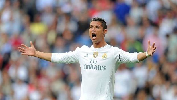* Cristiano Ronaldo leva Bola de Ouro pela quarta vez.