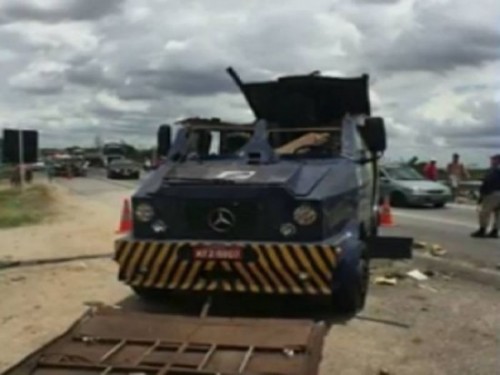 * Nossa: Bandidos que assaltaram carros-fortes deixaram R$ 200 mil durante fuga.