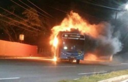 carro incendiando