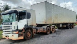 Carreta-com-carga-de-café-é-recuperada-pela-PRF-na-BR-226