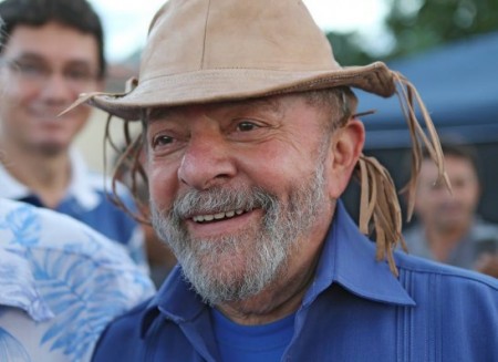 * Lula estimula aliados a debater eleições diretas.