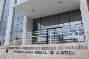 * Nepotismo: Ministério Público recomenda que prefeito exonere sogra em 10 dias.