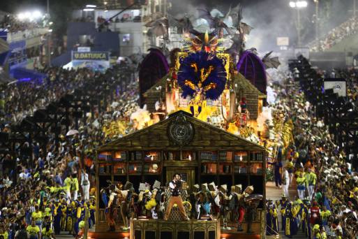 WJTIJUCA1 - RJ - 16/02/2015 - DESFILE/ESCOLAS DE SAMBA/CARNAVAL RIO 2015/TIJUCA - CIDADES OE - Unidos da Tijuca, durante seu desfile no Sambódromo da Marquês de Sapucaí, no centro do Rio, no segundo dia de desfiles do grupo especial do carnaval de 2015. Foto: WILTON JUNIOR/ESTADÃO