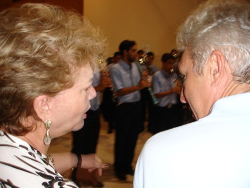 wilma-e-joao-maia-no-ouvido.bmp