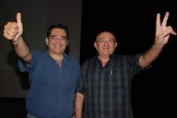 alvaro-e-vivaldo-levantando-os-dedos