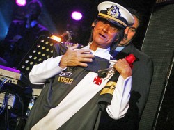 roberto-carlos-e-camisa-do-rei Esse é meu Rei! Vascaino como eu...