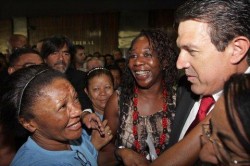 Agaciel Maia é homenageado por servidores do Senado