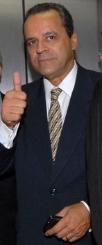 henrique-alves-polegar-pra-cima