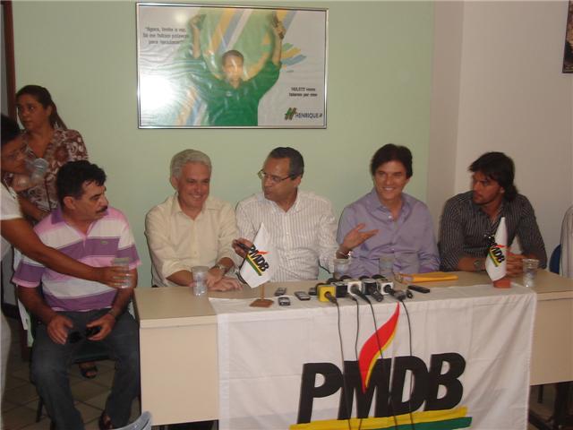henrique e bandeira do PMDB