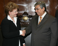 wilma-apertando-a-mao-de-garibaldi