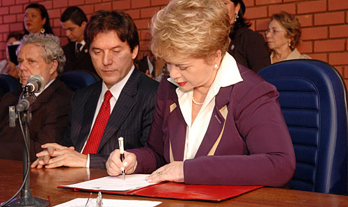 wilma-assinando-para-robinson