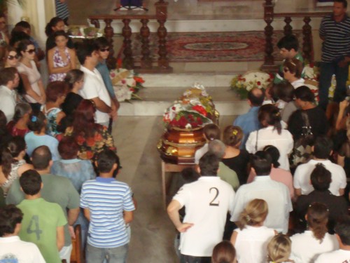 enterro veras 1 População presta últimas homenagens a Antonio Veras
