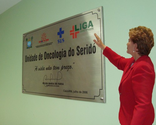 wilma-placa Leitor diz que Wilma vai inaugurar o placaterapia em Caicó. Um novo sistema de saúde