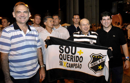 ibere abc Governador Iberê entrega troféu de campeão estadual ao ABC