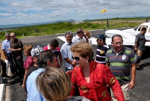 wilmapaudosferros-300x203 Wilma prometeu e não reformou o aeroporto de Caicó