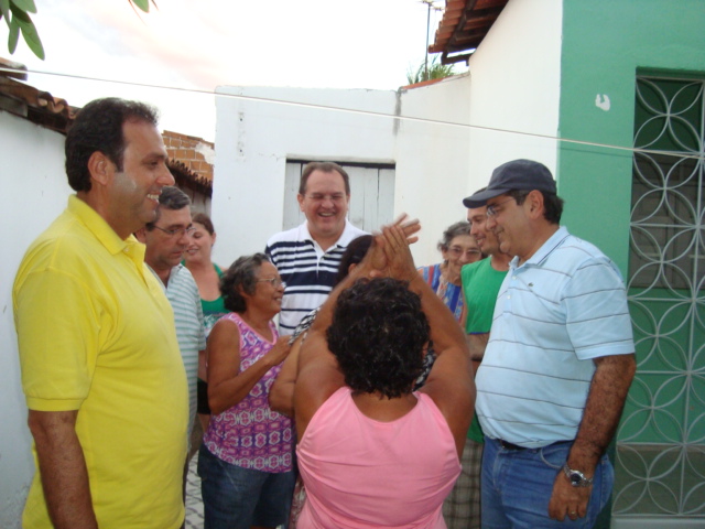 DSC05322 Coligação âCoragem Pra Mudarâ realiza caminhada e comÃcios relâmpagos em Caicó