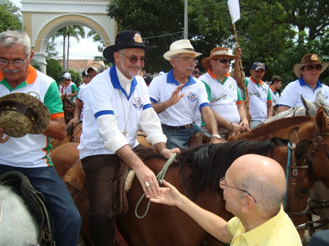 DSC05611 Bispo de Caicó comanda Cavalgada de Santana