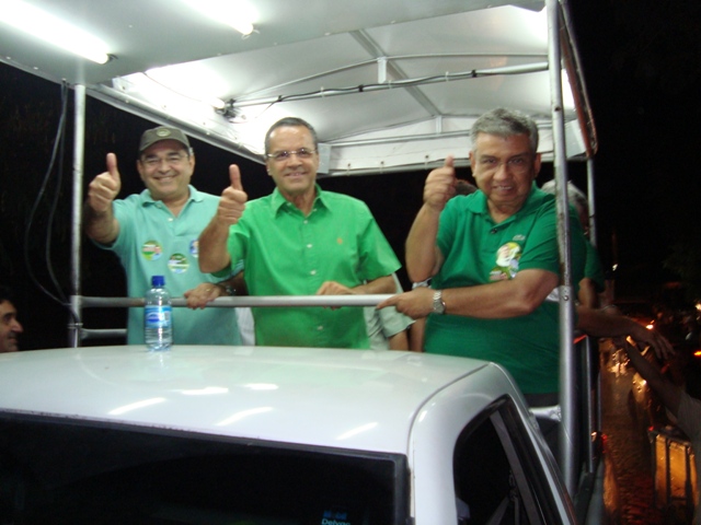 DSC06237 Garibaldi e Henrique liberam eleitor para votar em Ãlvaro Dias em Caicó