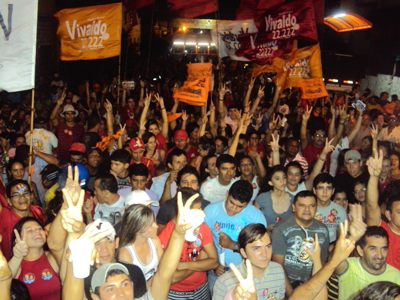 para juventuide um Passeata de Vivaldo em Caicó termina em carnaval fora de época