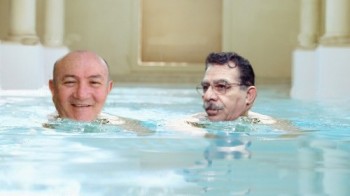 vivaldo banho Raimundo Fernandes e Vivaldo Costa: conversa só nu e com água até o pescoço